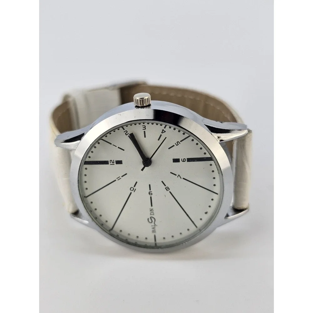 Unisex‎ Analog Watch 40MM White Dial White Faux Leather Bands New Battery